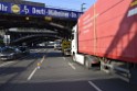 LKW blieb unter Bruecke haengen Koeln Deutz Opladenerstr Deutz Muelheimerstr P142